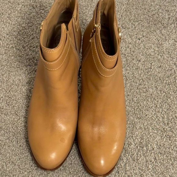 TORY BURCH Bristol Ankle Boots Tan Leather Sz 10.5
Reg $395 - Picture 2 of 8